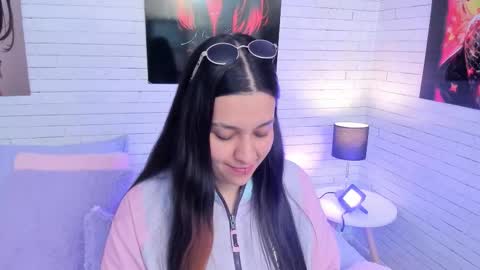 Snapshot of zoemurphy_ chatting on 10.24.25 ZOE online show from 10.24.25