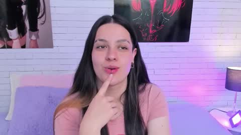 Snapshot of zoemurphy_ chatting on 11.08.25 ZOE online show from 11.08.25