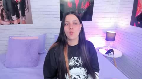 Snapshot of zoemurphy_ chatting on 11.28.25 ZOE online show from 11.28.25