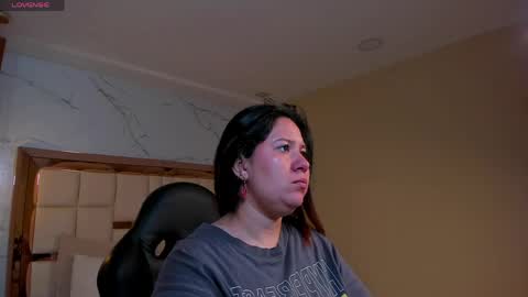 Snapshot of zoes_mile chatting on 04.29.26 Zoes online show from 04.29.26