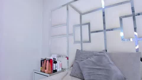 ZoeSwam online show from 12.17.25