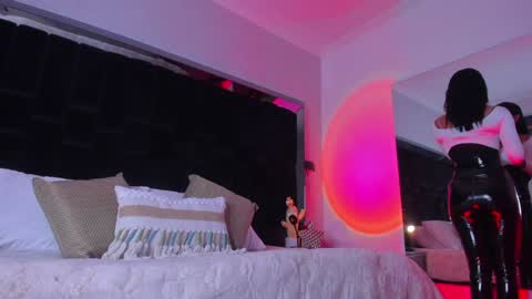 zoevidal_ online show from 02.08.25