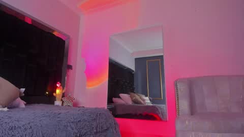 zoevidal_ online show from 02.20.25