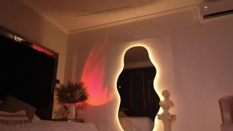 zoevidal_ online show from 12.05.25