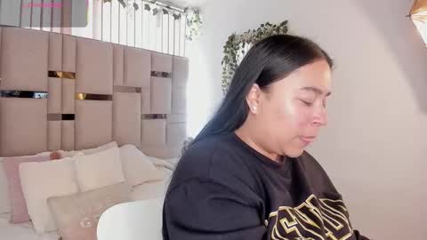 zoey thommpson online show from 01.11.26