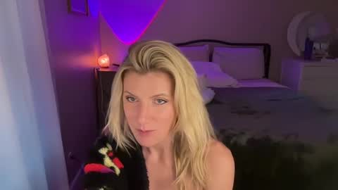 Snapshot of zoeydanner chatting on 12.02.24 Zoeydanner online show from 12.02.24