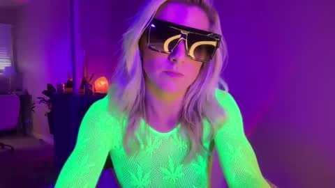 Snapshot of zoeydanner chatting on 12.11.24 Zoeydanner online show from 12.11.24