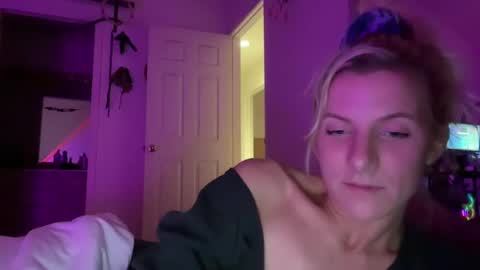Snapshot of zoeydanner chatting on 12.20.24 Zoeydanner online show from 12.20.24