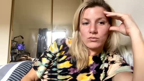 Snapshot of zoeydanner chatting on 01.22.25 Zoeydanner online show from 01.22.25