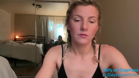 Snapshot of zoeydanner chatting on 02.03.25 Zoeydanner online show from 02.03.25