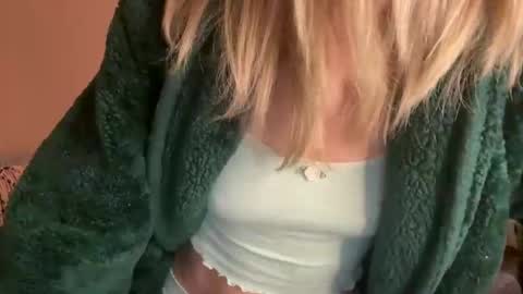 Zoeydanner online show from 02.06.26