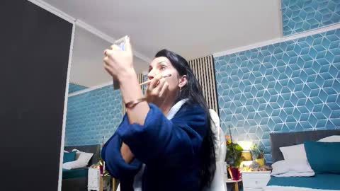 Snapshot of zoeylarkens chatting on 11.25.25 Zoey online show from 11.25.25