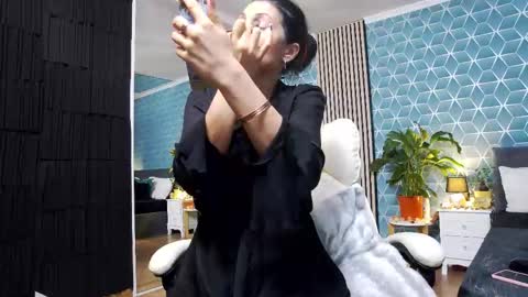 Snapshot of zoeylarkens chatting on 11.27.25 Zoey online show from 11.27.25