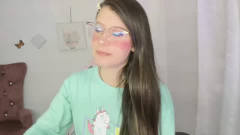 Snapshot of zooeybelair chatting on 06.14.26 Alicie online show from 06.14.26