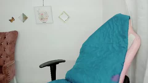 Snapshot of zooeybelair chatting on 07.20.26 Alicie online show from 07.20.26