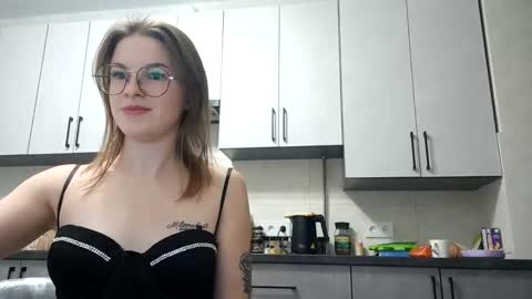 Snapshot of zoriana20 chatting on 10.21.25 zoriana20 online show from 10.21.25