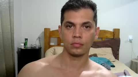 Snapshot of zoro_00 chatting on 11.22.25 zoro_00 online show from 11.22.25