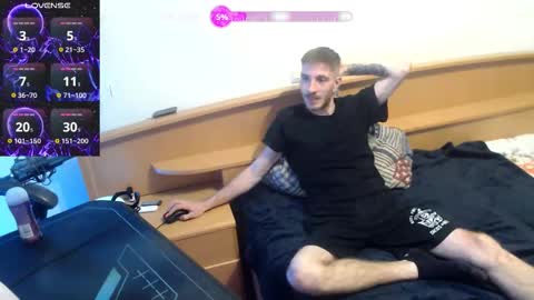 Zuzmoe online show from 12.21.25