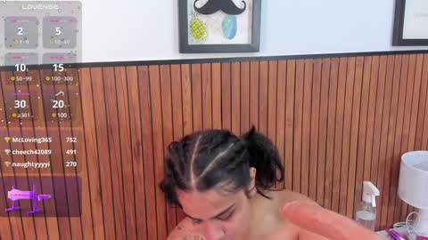 Snapshot of zyle_boobs_ chatting on 12.23.24 ZYLE online show from 12.23.24