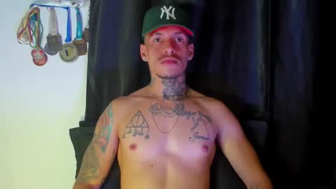 Snapshot of zyongarcia2020 chatting on 01.04.25 zyon garcia online show from 01.04.25