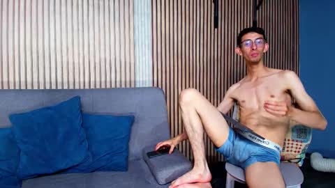 Snapshot of zyronight chatting on 11.30.25 Zyro Nigth online show from 11.30.25