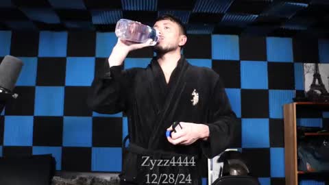 Snapshot of zyzz4444 chatting on 12.29.24 Greek God online show from 12.29.24