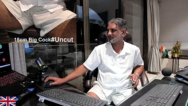 Snapshot of OnlineBossUK chatting on 01.10.26 OnlineBossUK online show from 01.10.26