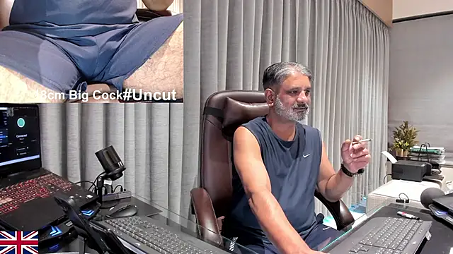 Snapshot of OnlineBossUK chatting on 03.28.26 OnlineBossUK online show from 03.28.26