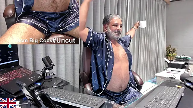 Snapshot of OnlineBossUK chatting on 04.02.26 OnlineBossUK online show from 04.02.26