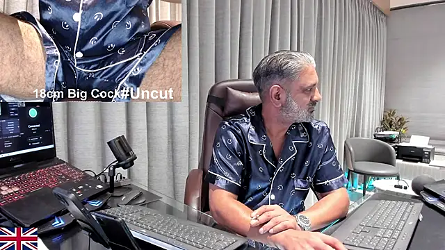 Snapshot of OnlineBossUK chatting on 04.05.26 OnlineBossUK online show from 04.05.26