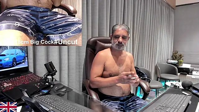 Snapshot of OnlineBossUK chatting on 04.16.26 OnlineBossUK online show from 04.16.26