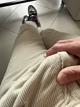 Snapshot of buodiculo chatting on 02.28.25 buodiculo online show from 02.28.25