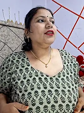 MOM-SUN-COUPLE online show from 02.26.25