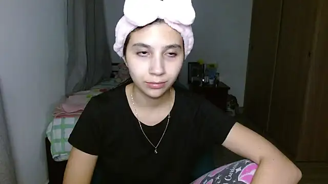 mia  lopez  online show from 09.23.25