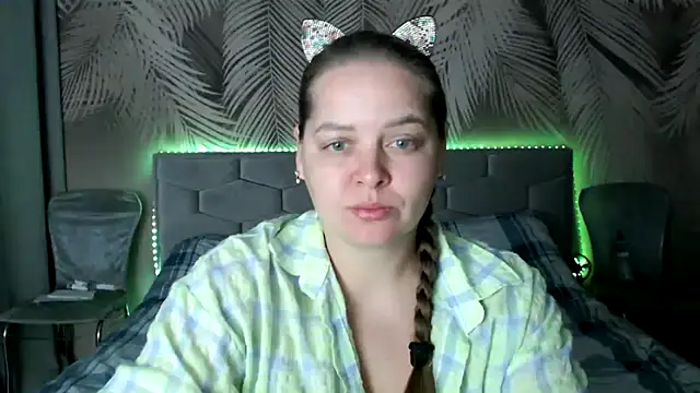 uliastar online show from 10.13.25