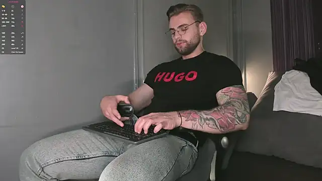 Snapshot of WayneWilson chatting on 09.27.25 WayneWilson online show from 09.27.25