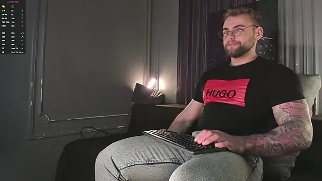 Snapshot of WayneWilson chatting on 10.25.25 WayneWilson online show from 10.25.25