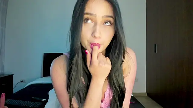 Hott Hanna online show from 11.28.25