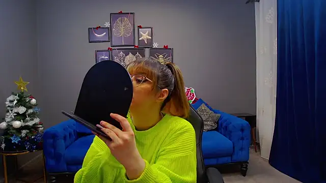 Katewalker  online show from 12.21.24