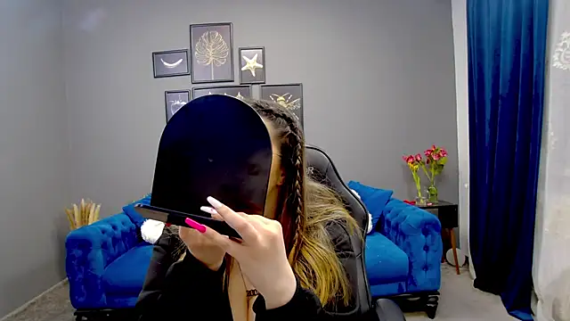 Katewalker  online show from 03.18.25