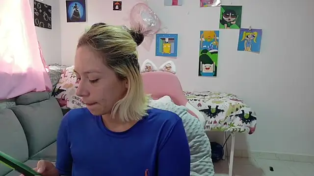 MommyMiaWs online show from 04.22.26