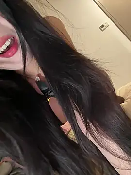 Snapshot of Serena-AU chatting on 04.21.26 Serena-AU online show from 04.21.26