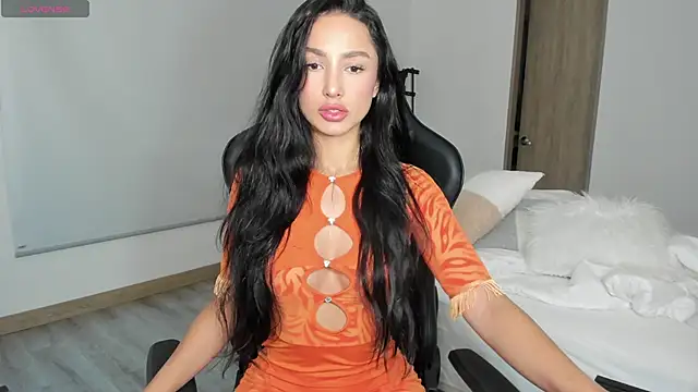 EvaMoet online show from 02.28.25