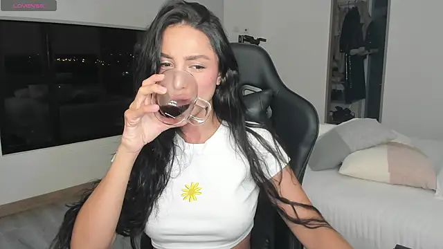 EvaMoet online show from 03.07.25