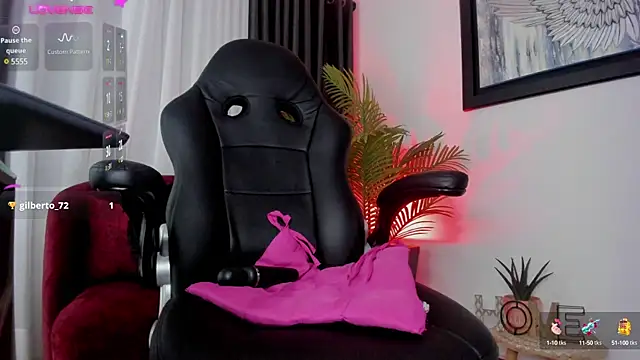 brianahill  online show from 03.08.25