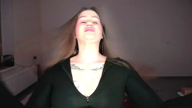 JuicyHelenX online show from 04.18.26