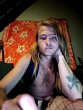 Snapshot of Salted_Playday chatting on 11.04.25 Salted Playday online show from 11.04.25