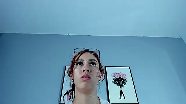 Snapshot of Estrella_Duran chatting on 04.15.26 Estrella Duran online show from 04.15.26