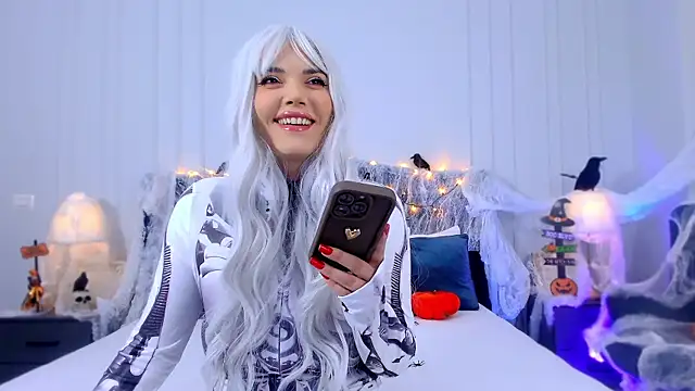 Snapshot of SophieAnn chatting on 10.31.25 SophieAnn online show from 10.31.25