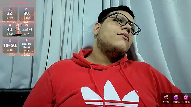 Snapshot of batman2433 chatting on 10.29.25 batman2433 online show from 10.29.25